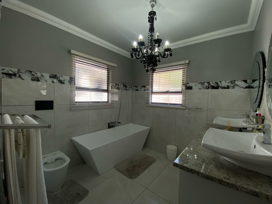 6 Bedroom Property for Sale in Protea Park North West